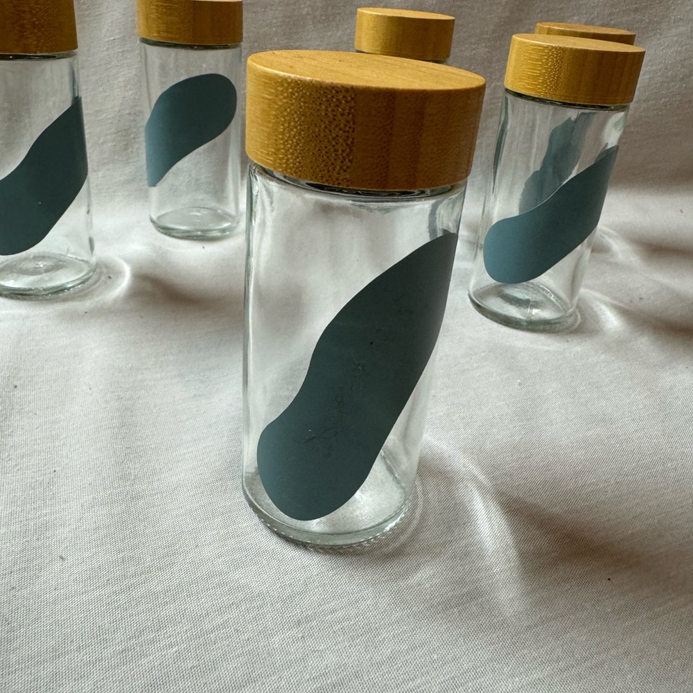 Set of 6 Glass Spice Jars Bamboo Lids - Picture 2 of 5